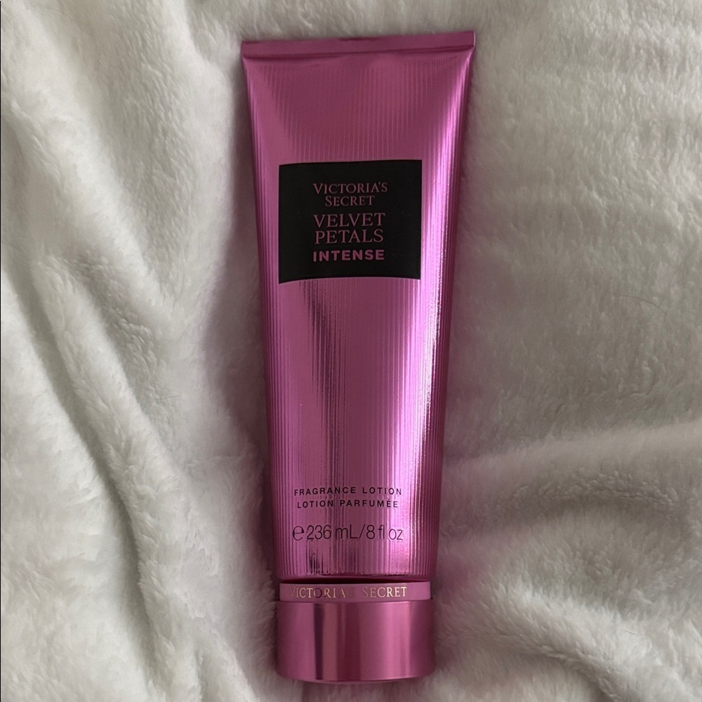 Victoria's Secret Velvet Petals Intense Pink Lotion